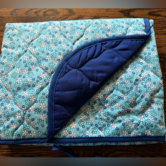 Hawaiian Quilted Baby Blanket & Bib Set - Picture 4 of 4